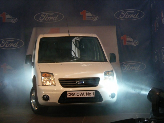 Primul Ford Transit Connect asamblat in Romania (sursa - 0-100.ro) Primul Ford Transit Connect asamblat in Romania (sursa - 0-100.ro)