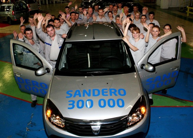 Dacia Sandero cu numarul 300 000 (sursa - Dacia)