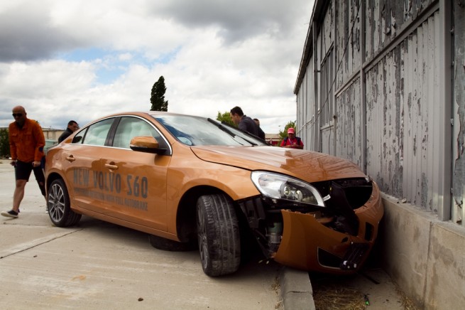 Accident Volvo S60 (sursa - 0-100.ro)